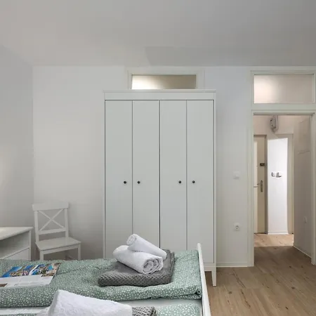 Nurli Near - Happy * Fiume