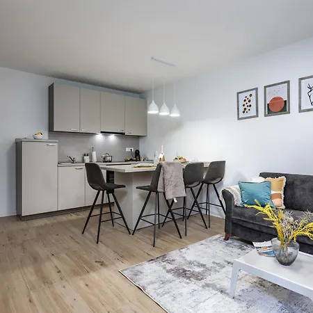 Nurli Near - Happy * Fiume